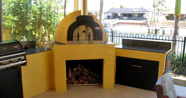 Alfresco Traditional Courtyard Pizza Oven